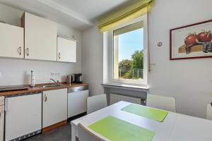 Kuchyň nebo kuchyňský kout v ubytování Stadtvilla