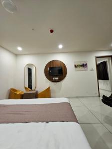 TV a/nebo společenská místnost v ubytování hotel leo