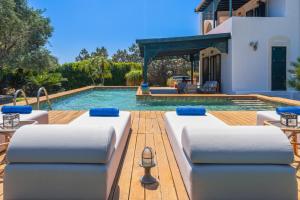 Bazén v ubytování Mi Casa South Rhodes nebo v jeho okolí