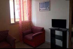 Μια τηλεόραση ή/και κέντρο ψυχαγωγίας στο retro apartment