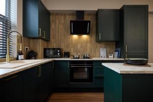 Gallery image of Luxe Home, Long Stay Savings, Central, Parking in Leeds