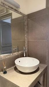 A bathroom at Studio dans le centre ancien