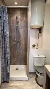 A bathroom at Studio dans le centre ancien