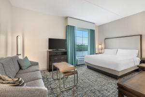 Postel nebo postele na pokoji v ubytování Homewood Suites By Hilton Schenectady