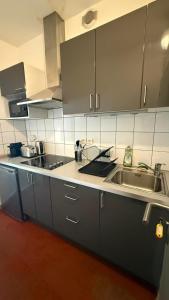 A kitchen or kitchenette at Studio dans le centre ancien