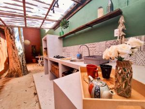 Kuchyň nebo kuchyňský kout v ubytování Villa Serena Comfort Suites