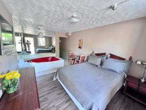 Gallery image of 6267 Persepolis Inn in Niagara Falls