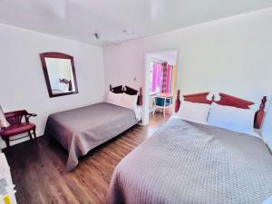 Gallery image of 6267 Persepolis Inn in Niagara Falls