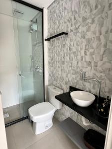 Ένα μπάνιο στο Apartamento Novo em Gramado perto da Rua Coberta +5 φωτογραφίες