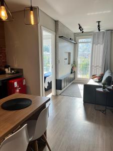 Χώρος καθιστικού στο Apartamento Novo em Gramado perto da Rua Coberta