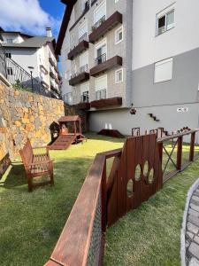 Κήπος έξω από το Apartamento Novo em Gramado perto da Rua Coberta