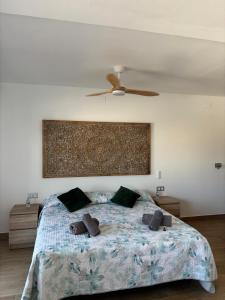 Postel nebo postele na pokoji v ubytování Casa Raíces del Montgo + 37 fotografií