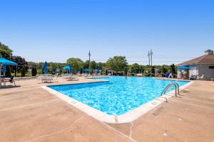 Πισίνα στο ή κοντά στο Bethany Meadows --- 38208 Clover Ln