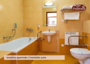 Koupelna v ubytování Hotel Podhradie