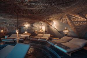 a room with a bunch of beds and lights at Jungbrunn Der Gutzeitort in Tannheim