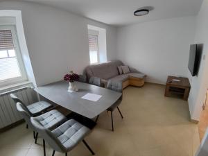 Χώρος καθιστικού στο Frane House