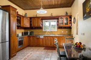 O bucătărie sau chicinetă la Corfu Villa Poulos
