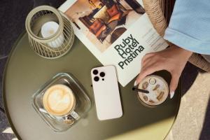 Facilități de preparat ceai și cafea la Ruby Hotel Prishtina