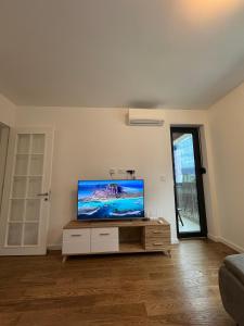 Μια τηλεόραση ή/και κέντρο ψυχαγωγίας στο Divna +11 φωτογραφίες