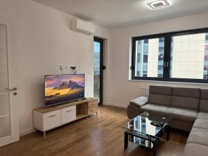 a living room with a couch and a flat screen tv at Divna-Besplatan parking in Banja Luka