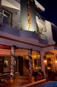 Bazén v ubytování Dolunaydın Butik Otel nebo v jeho okolí