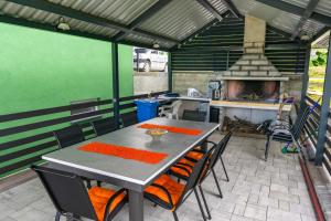 Gambar di galeri bagi Green Haven Holiday House Near Drniš di Siverić