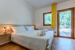 Ένα ή περισσότερα κρεβάτια σε δωμάτιο στο Iglesias Countryside, Nature & Pool