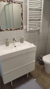 Bilik mandi di Lake apartments