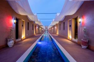 Bazén v ubytování Al destino Resort Marrakech nebo v jeho okolí