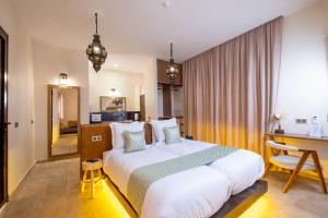 Postel nebo postele na pokoji v ubytování Al destino Resort Marrakech