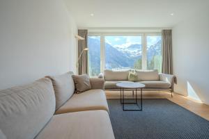 O zonă de relaxare la Viktoria A44 by Arosa Vacations, exklusives App im Zentrum mit privater Garage & Panoramablick