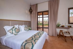 Postel nebo postele na pokoji v ubytování Al destino Resort Marrakech