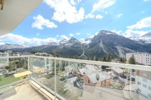 O vedere generală la munți sau o vedere la munte luată de la acest apartament