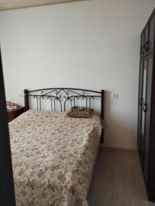 a bedroom with a bed with a bedspread on it at Natas Saxli in K'vemo Zhoshkha