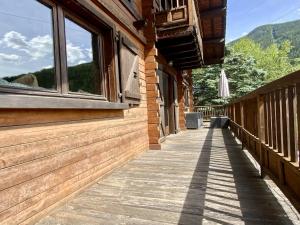 山景或在木屋看到的山景