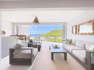 Posezení v ubytování Koala1 Elegant 1BR Duplex, Anse Marcel, Sea View + 11 fotografií
