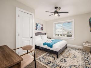 Ένα ή περισσότερα κρεβάτια σε δωμάτιο στο Oakwood Charm Family-Friendly 3BR Getaway