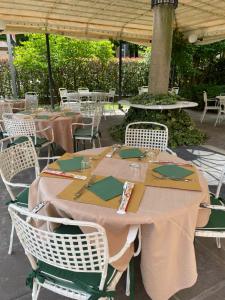 Restaurace v ubytování Hotel Clementi