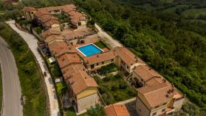 an aerial view of a house with a swimming pool at Villa Kima tartufo in Toscella