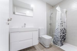 Koupelna v ubytování Estudios los Arcos