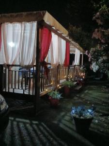 Vonkajšia záhrada v ubytovaní Location mobile home 6 personnes a fréjus
