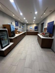 a store with a cashier counter in a store at Holiday Inn Express Hotel Twin Falls by IHG in Twin Falls +50 photos