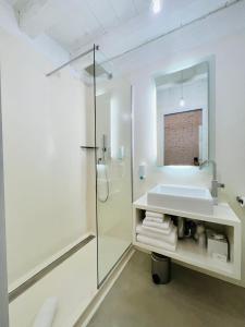 Koupelna v ubytování Legrenzi Rooms