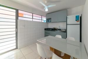 Kuchyň nebo kuchyňský kout v ubytování Apartamento Econômico - LP22