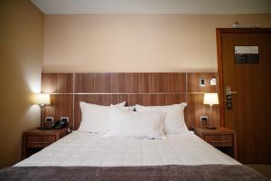Rúm í herbergi á Bella Vista Hotel - Encarnación