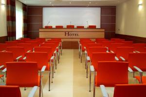Ärikülastajate ala ja/või konverentsiruum majutusasutuses Hermes Hotel +33 fotot