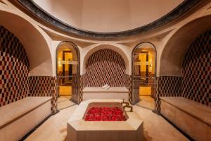 a room with a tub filled with red roses at Mandarin Oriental, Marrakech in Marrakesh