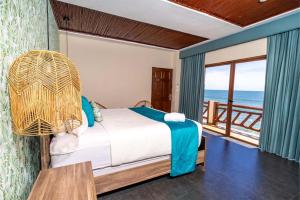 a bedroom with a bed with a view of the ocean at Hotel Los Farallones in La Libertad +71 photos