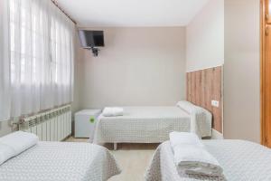 Cama o camas de una habitación en Hostal El Bugar