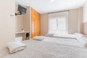 Cama o camas de una habitación en Hostal El Bugar